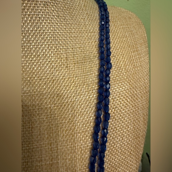 Beautiful necklace with iridescent rainbow heart pendant and sparkly blue beads - Picture 4 of 12